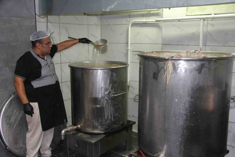 12 Saat Piştikten Sonra Sofraya Gelen Lezzet: Beyran