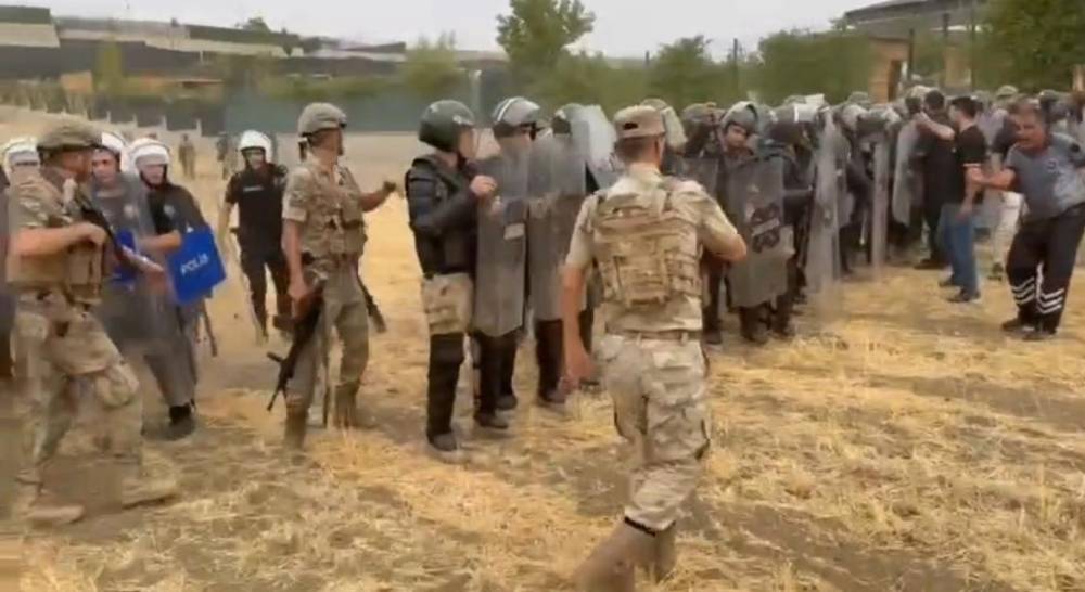 Kaçak Yapıları Yıkılan Aileler Kendini Yakmaya Çalıştı