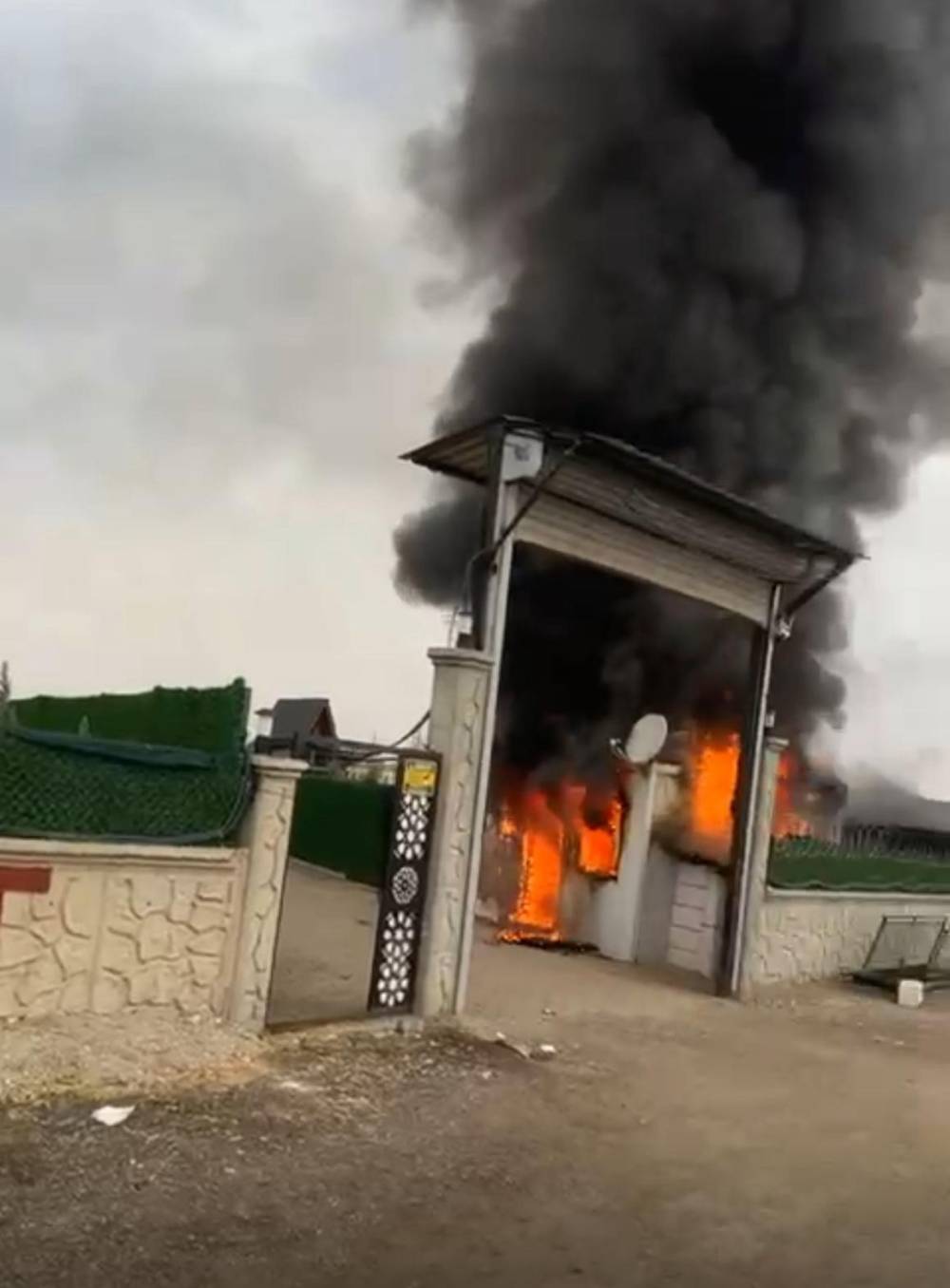 Kaçak Yapıları Yıkılan Aileler Kendini Yakmaya Çalıştı