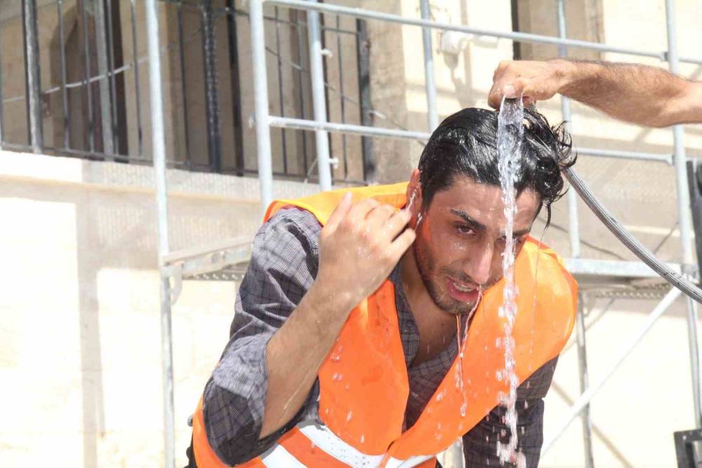 45 Derecede Ekmeklerini Taştan Çıkartıyorlar