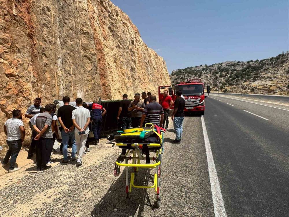 Şarampole Devrilen Kamyonetin Sürücüsü Yaralandı