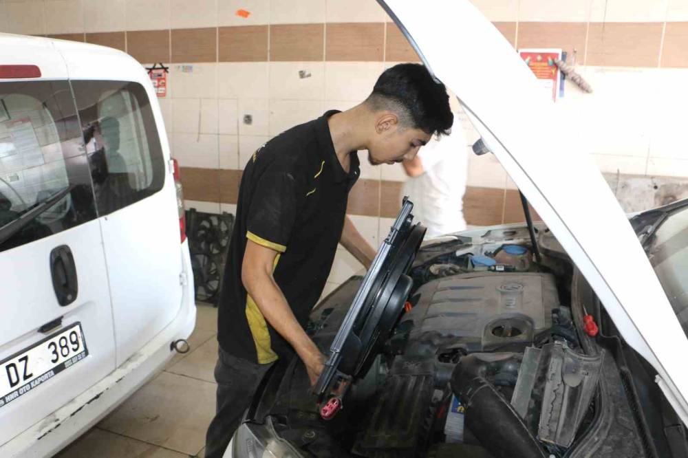 Diyarbakır’da Sürücülere 12.00 İla 16.00 Saatleri Arasında Araçların Dışarı Çıkartılmaması Tavsiyesi