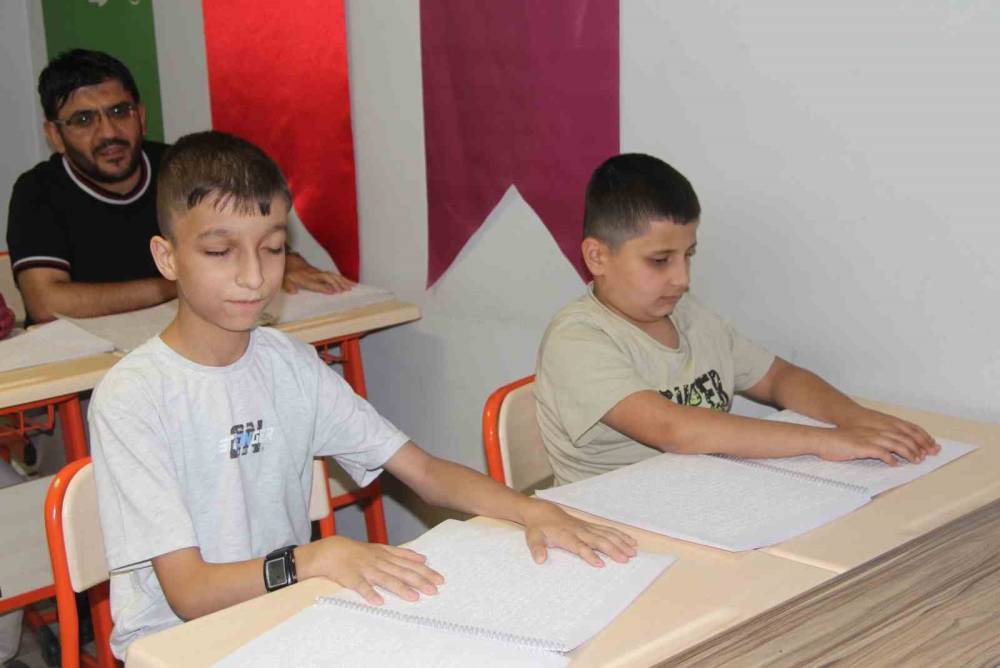 Görme Engelliler, Kur’an-ı Kerim’i Parmaklarının Ucuyla Öğreniyor