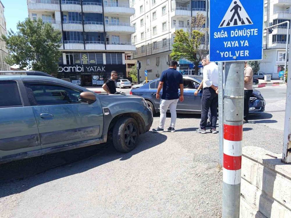 Siirt’te Maddi Hasarlı Trafik Kazası Meydana Geldi