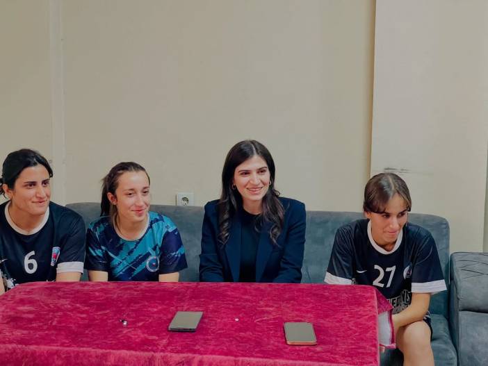 baskanimiz-av-jiyan-ormanli-spor-tesisimizi-ve-sporcularimizi-ziyaret-etti-belediye-baskanimiz-1.jpg
