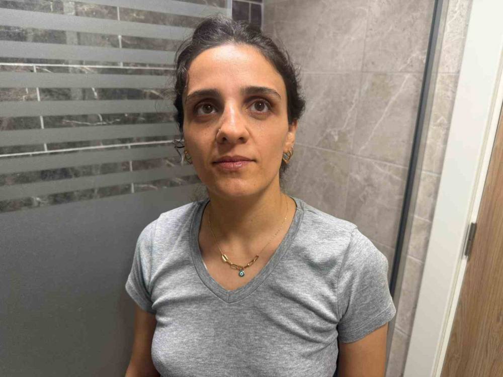 Üzerine Duş Kabini Düşen Kadın Hastanelik Oldu