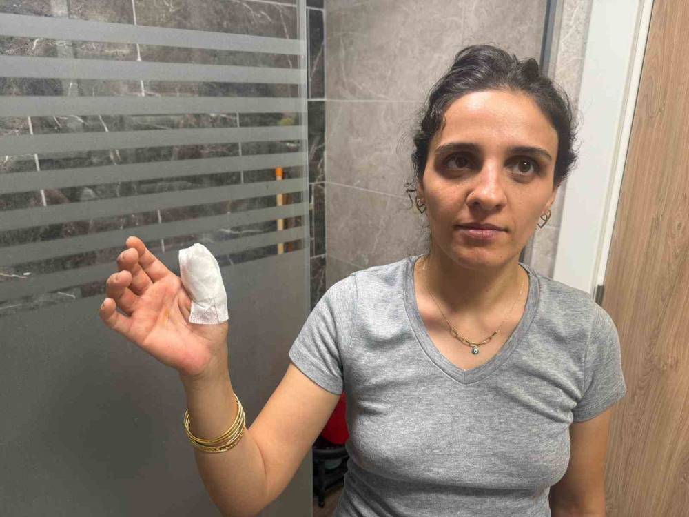 Üzerine Duş Kabini Düşen Kadın Hastanelik Oldu
