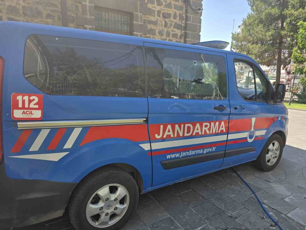 Jandarma Aracına Silahlı Saldırı Anının Güvenlik Kamerası Ortaya Çıktı