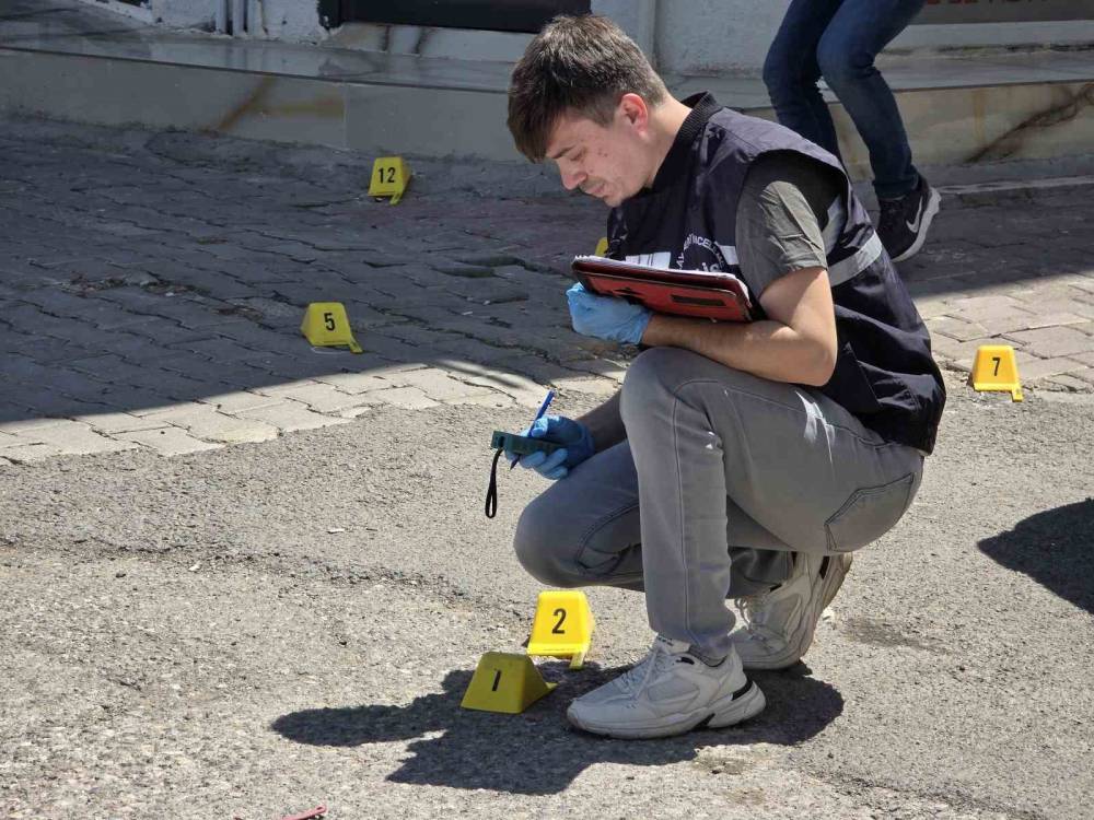 Jandarma Aracına Silahlı Saldırı Anının Güvenlik Kamerası Ortaya Çıktı