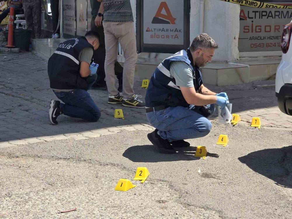 Jandarma Aracına Silahlı Saldırı Anının Güvenlik Kamerası Ortaya Çıktı