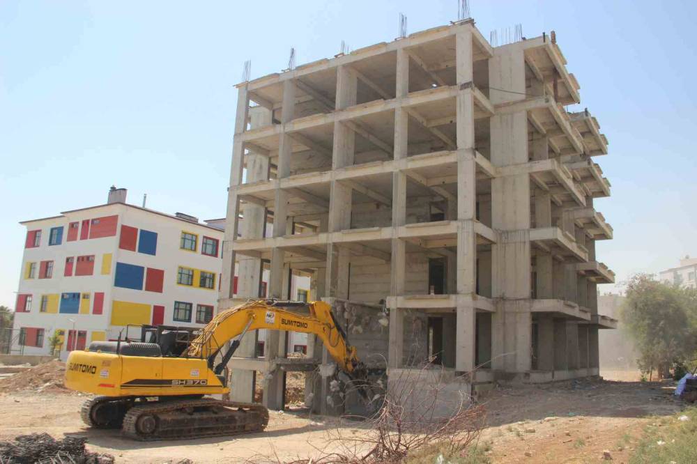 İlginç Olay! Müteahhit Kendisini İhbar Etti: Bina Mühürlenerek Yıkımı Yapıldı