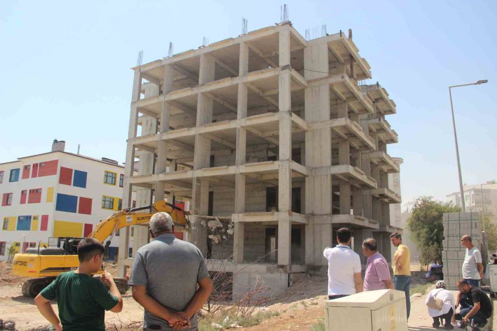 İlginç Olay! Müteahhit Kendisini İhbar Etti: Bina Mühürlenerek Yıkımı Yapıldı