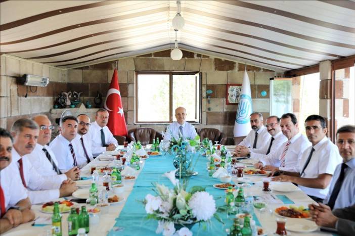 yok-baskani-prof-dr-ozvar-ahlat-ta-rektorlerle-bulustu-6d2f4c6e-0834-4270-ada8-9e8b4b1d0adc.jpeg