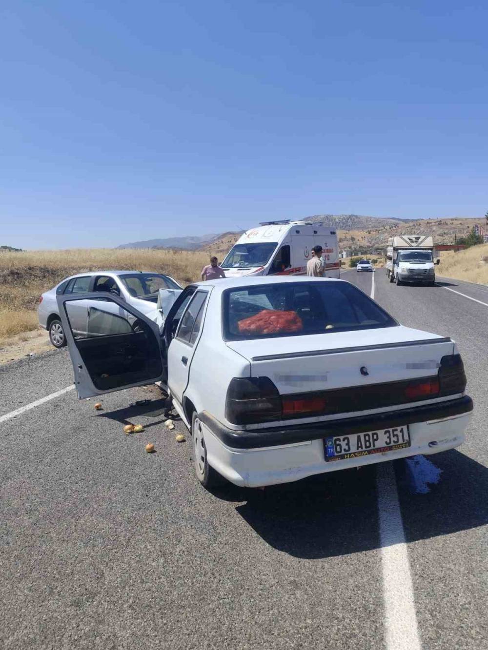 Diyarbakır’da Otomobiller Kafa Kafaya Çarpıştı: 2 Yaralı