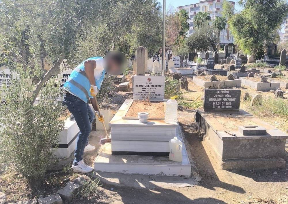 Cizre’de Denetimli Serbestlik Yükümlüleri Şehit Kabirlerini Temizledi