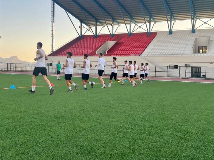 takimimiz-bugun-orhan-hocamizin-yonetiminde-sporcularimizin-aralikli-yuksek-yogunluklu-egzersi-1.jpg