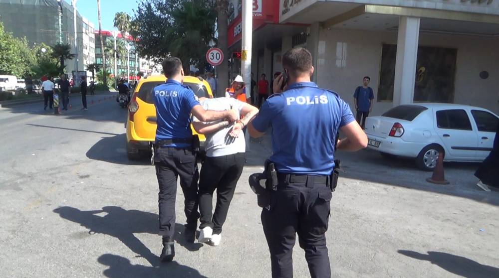 'Dur’ İhtarına Uymayan Şüpheli Yüklü Miktar Altınla Yakalandı