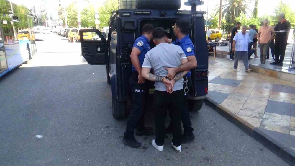 'Dur’ İhtarına Uymayan Şüpheli Yüklü Miktar Altınla Yakalandı