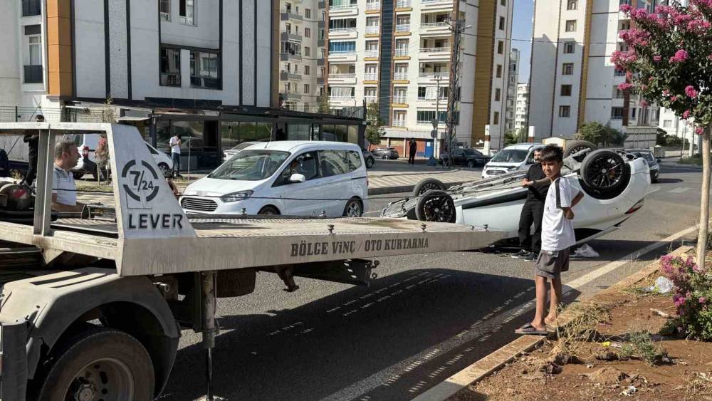 İki Otomobil Çarpıştı: 1 Yaralı