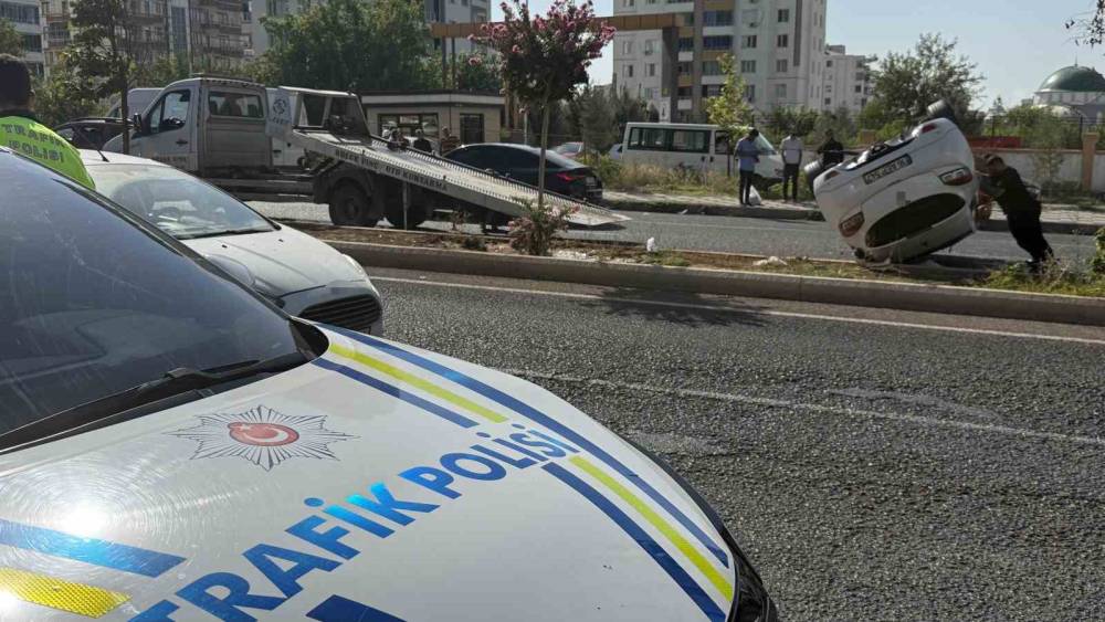 İki Otomobil Çarpıştı: 1 Yaralı