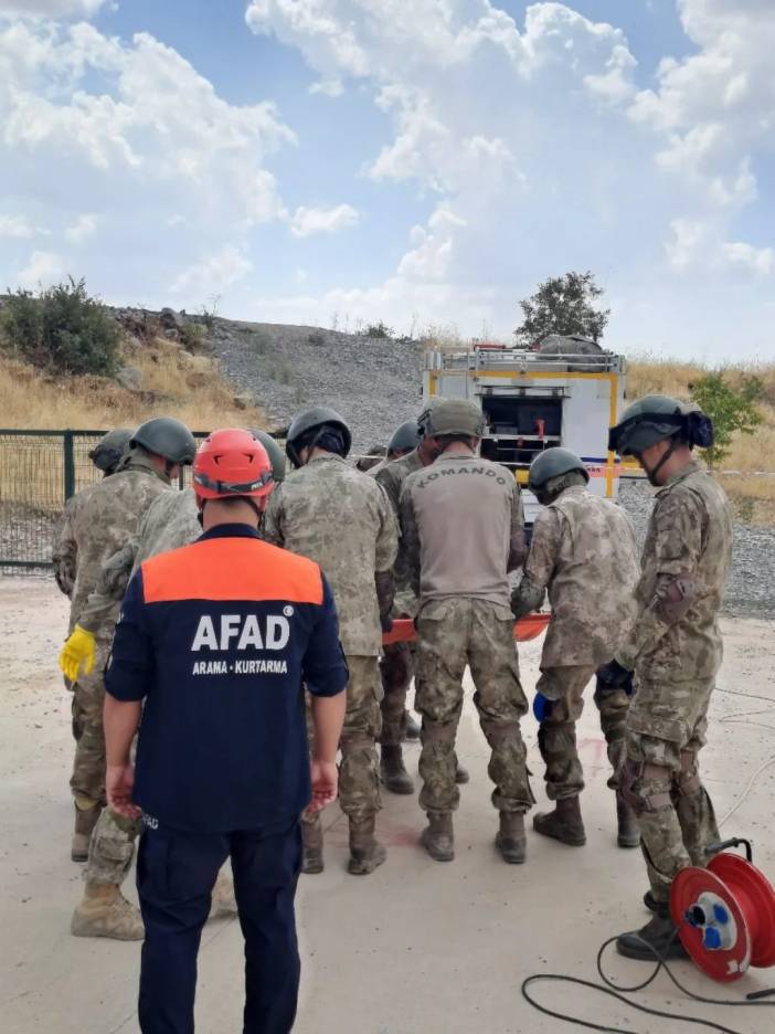 rnak-il-afet-ve-acil-durum-mudurlugumuzun-uzmanlari-tarafindan-ilimizde-kara-kuvvetleri-uhdes.jpg