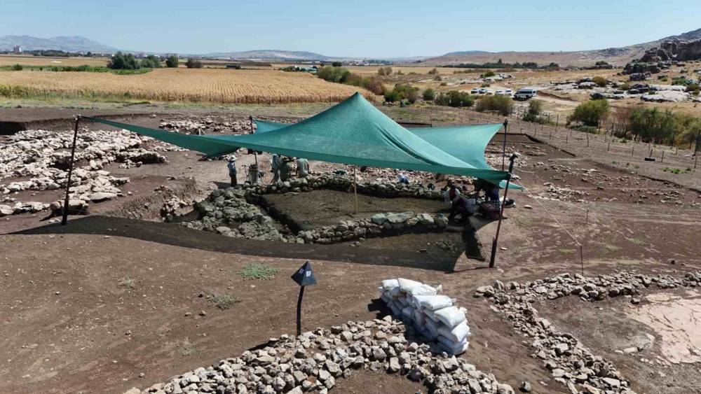 Diyarbakır’da İnsanlık Tarihine Işık Tutan Keşif: 9500 Yıllık Kamusal Yapı Tespit Edildi