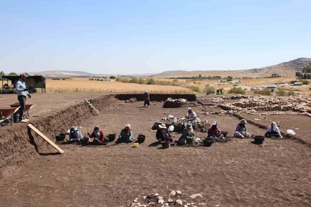 Diyarbakır’da İnsanlık Tarihine Işık Tutan Keşif: 9500 Yıllık Kamusal Yapı Tespit Edildi