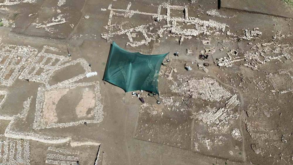 Diyarbakır’da İnsanlık Tarihine Işık Tutan Keşif: 9500 Yıllık Kamusal Yapı Tespit Edildi