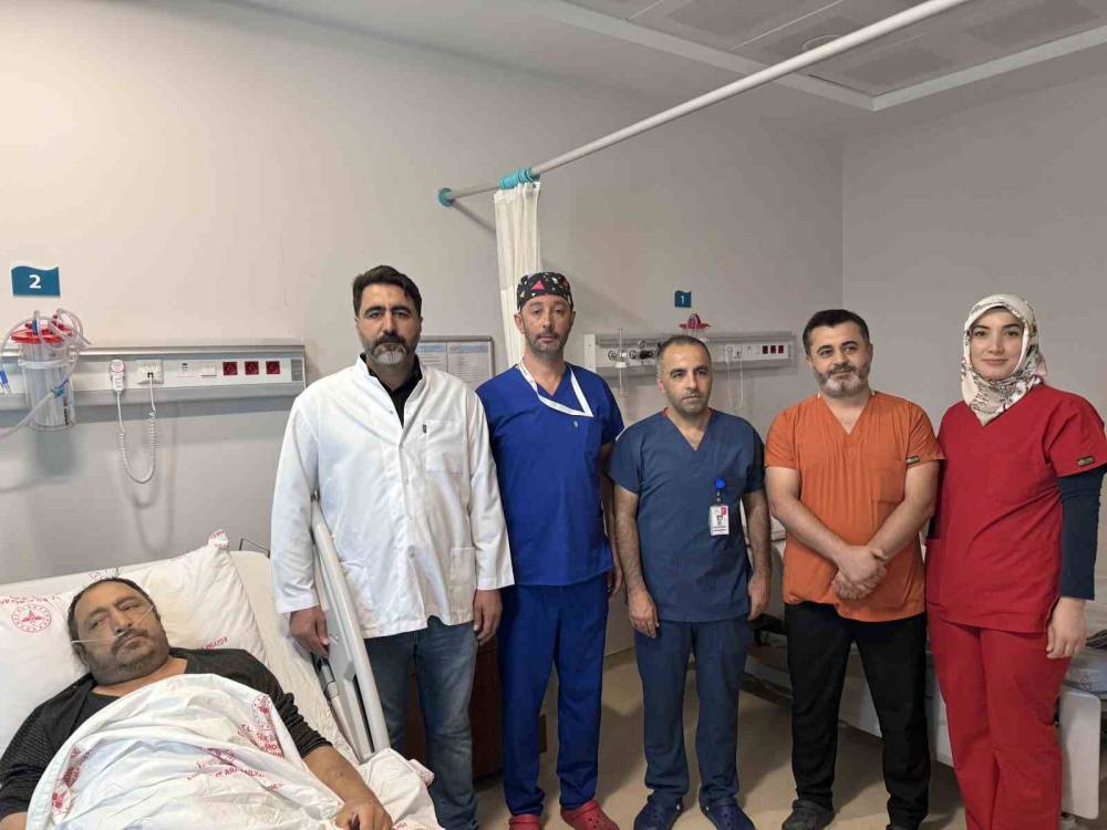 Hastanın 6 Kiloluk Böbrek, Ameliyatla Alındı