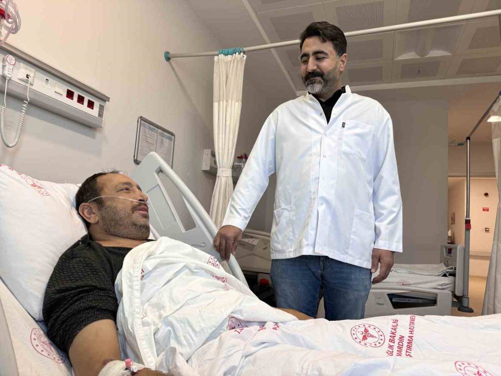Hastanın 6 Kiloluk Böbrek, Ameliyatla Alındı
