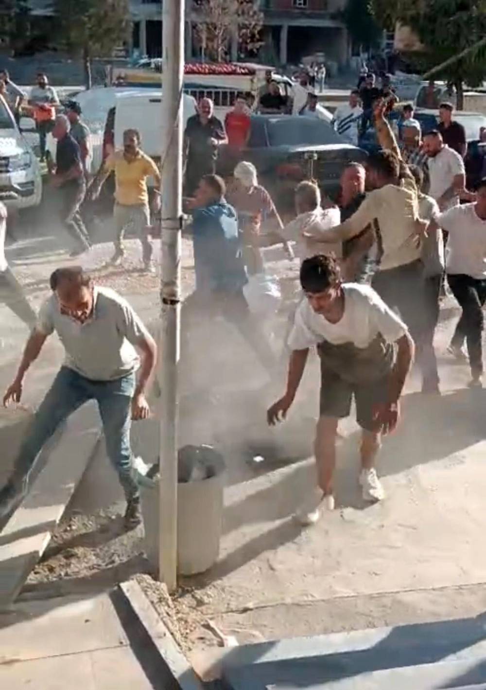 İki grup arasında Taşlı Sopalı Kavga: 6 Yaralı