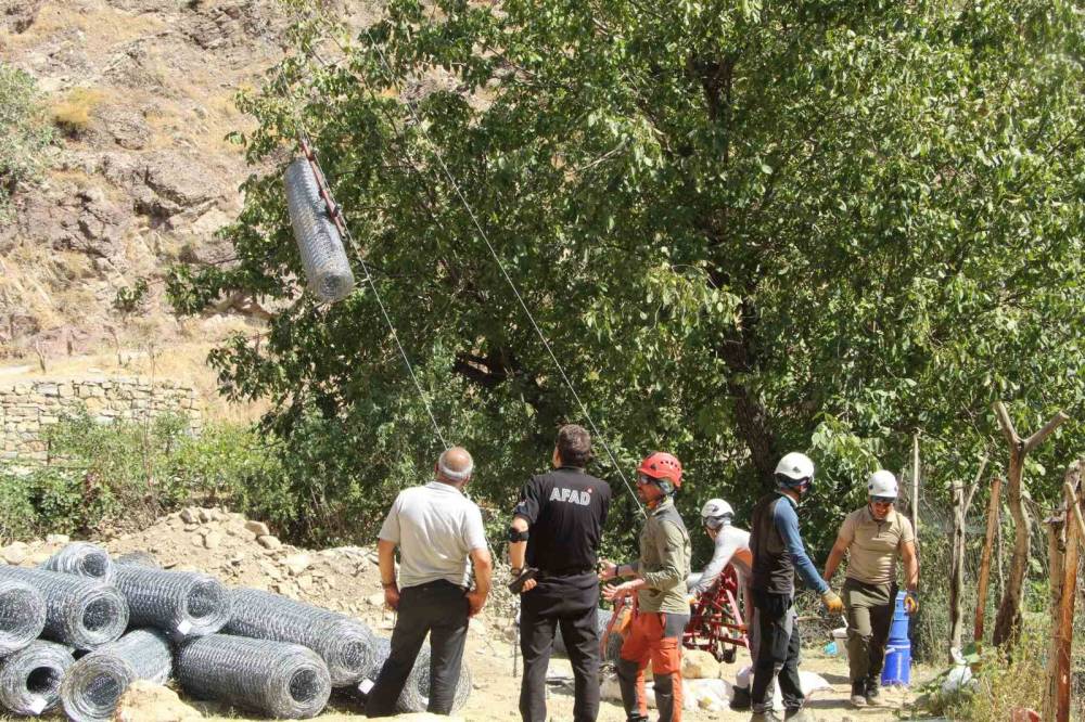 Şırnak’ta Kaya Düşmelerine Karşı 15 Bin Metrekarelik Çelik Ağ Ve Sensörlü Bariyer Sistemli Önlem