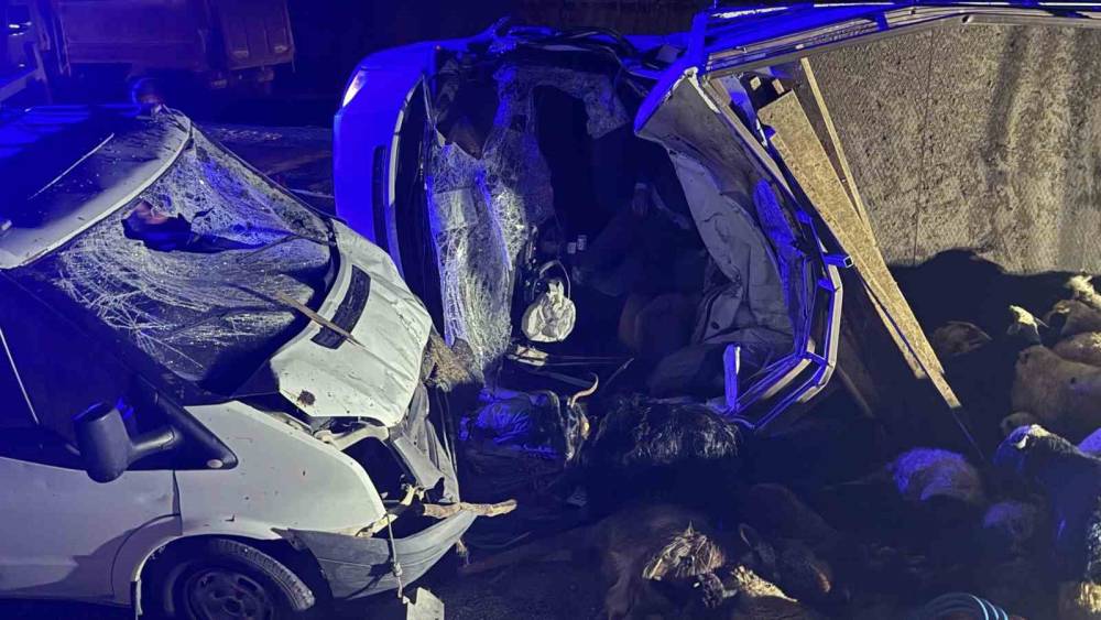Diyarbakır’da feci kaza: 2 ölü, 1 yaralı