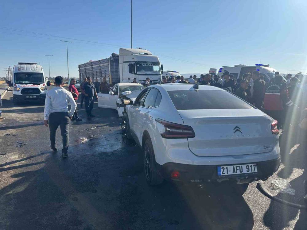 Diyarbakır’da Otomobiller Çarpıştı: 8 Yaralı