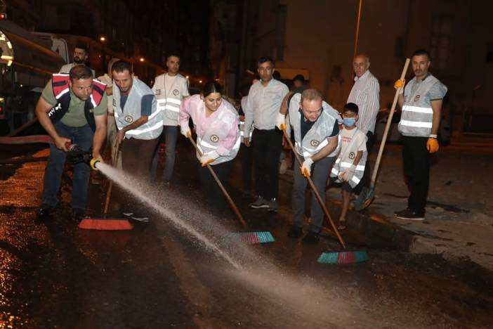 cizre-belediyesinden-gece-mesaisi.jpg