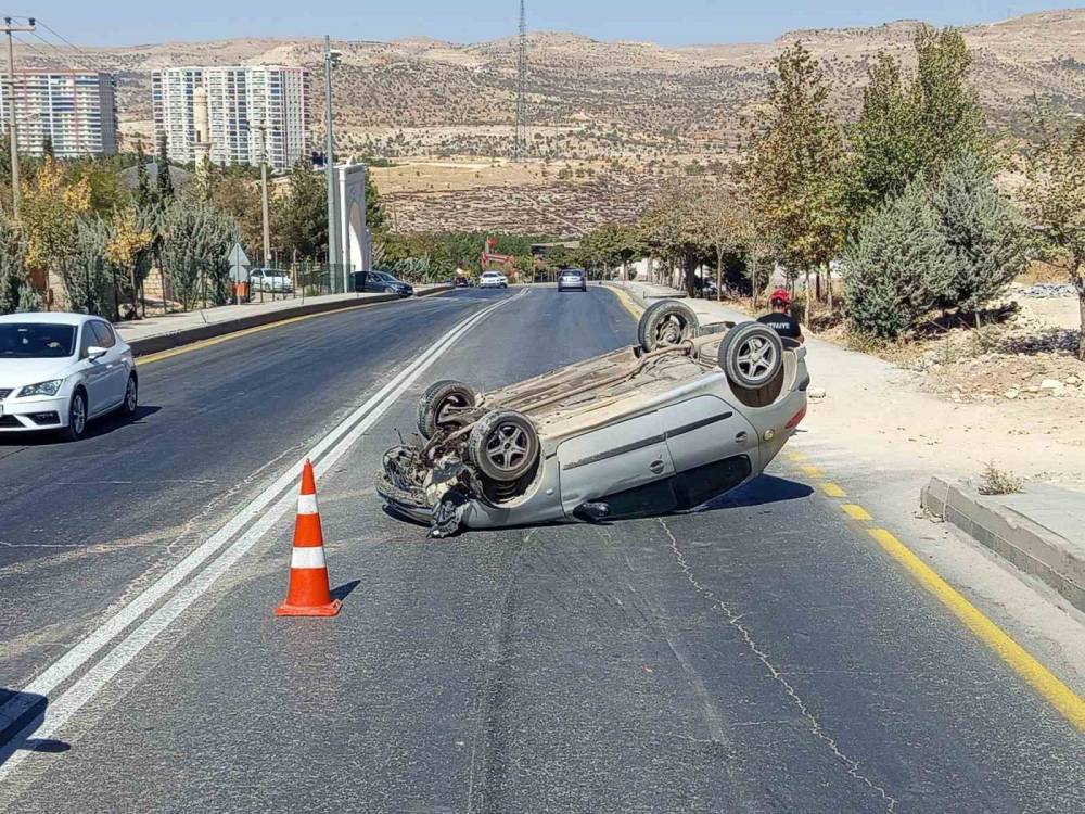 Takla Atan Otomobil Sürücüsü Yaralandı