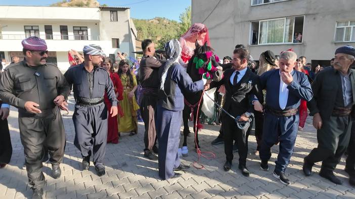 aa-20251005-39316071-39316070-sirnakta-atla-gelin-alma-gelenegi-yasatiliyor-min.jpg