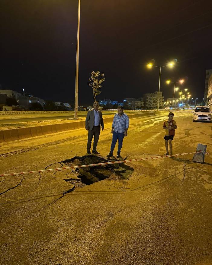 duyuru-mahallemizin-idil-caddesi-uzerinde-ana-sebeke-hattinda-su-patlagi-meydana-gelmistir-eki.jpg