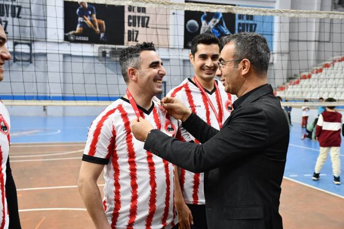 3-kamu-spor-oyunlari-voleybol-il-birinciligi-finali-3-kamu-spor-oyunlari-kapsaminda-duzen-2.jpg