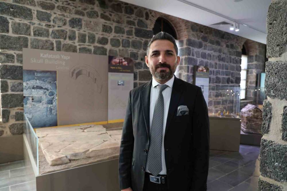 İnsanlık Tarihinin İlk Cenaze Taşı Ortaya Çıktı