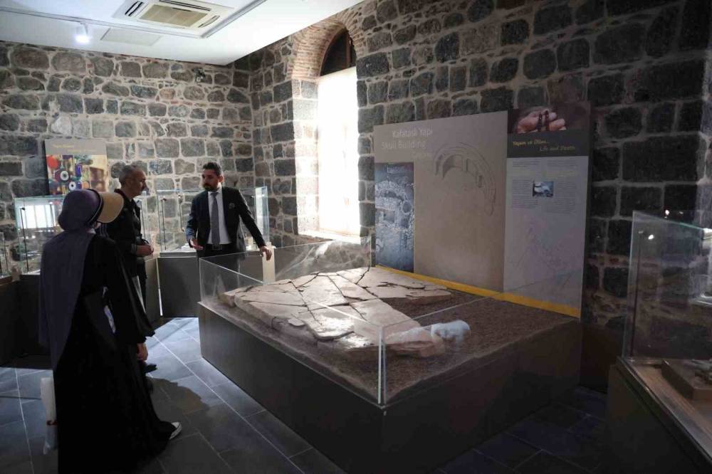 İnsanlık Tarihinin İlk Cenaze Taşı Ortaya Çıktı