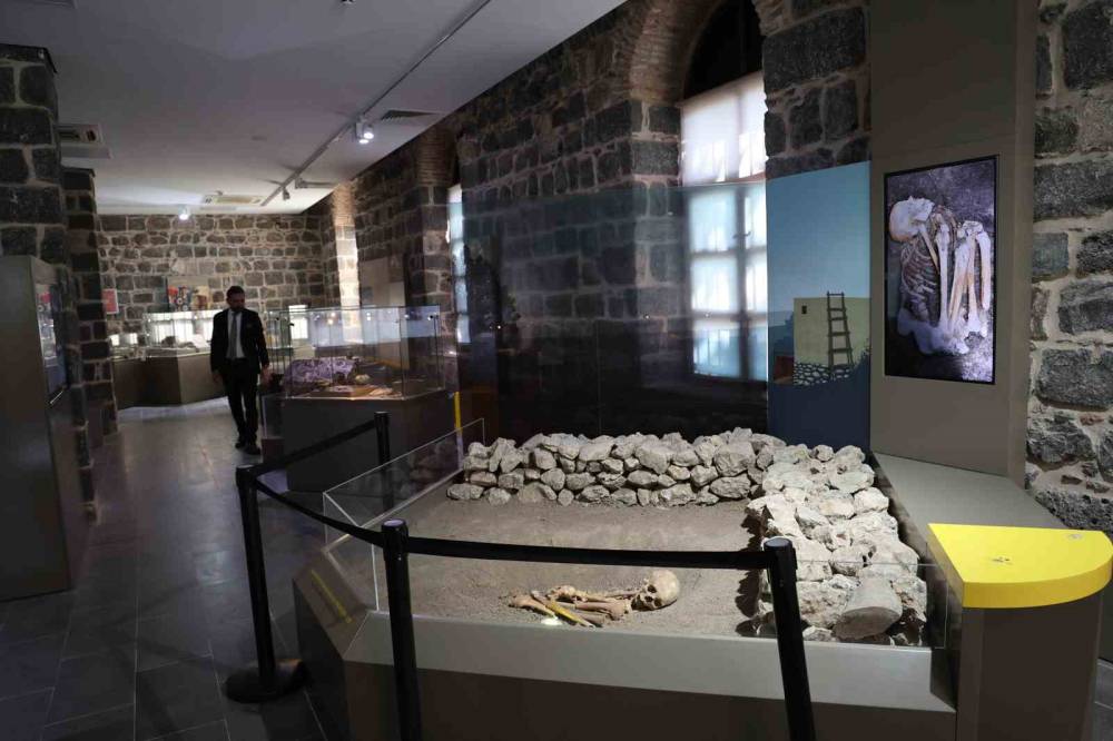 İnsanlık Tarihinin İlk Cenaze Taşı Ortaya Çıktı