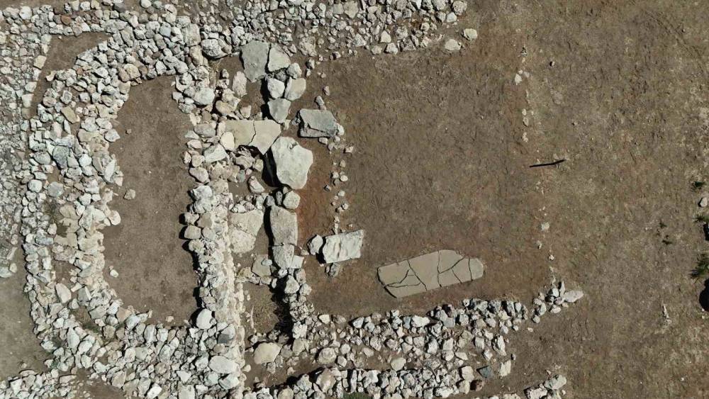 İnsanlık Tarihinin İlk Cenaze Taşı Ortaya Çıktı