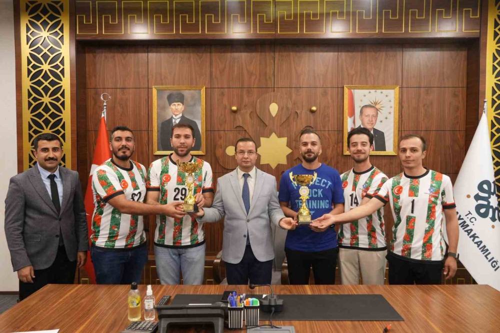 Kaymakam Baycar, Şampiyon Takımları Makamında Ağırladı