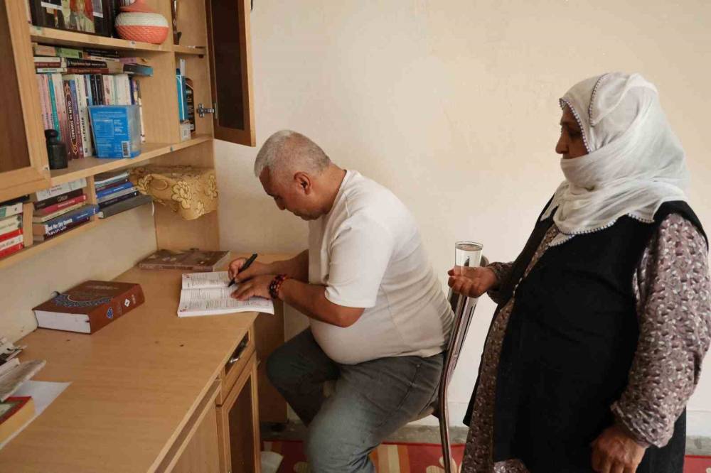 20 Yıl Simit Sattı, 49 Yaşında Atanınca Annesi İnanmadı