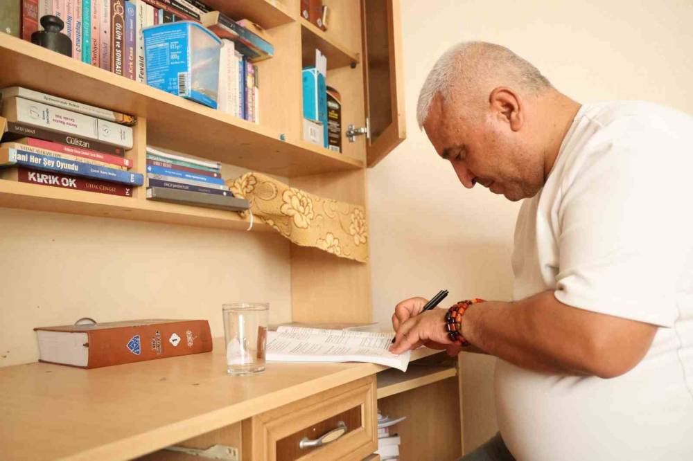 20 Yıl Simit Sattı, 49 Yaşında Atanınca Annesi İnanmadı