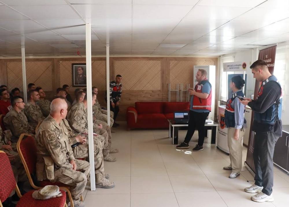 Şırnak’ta Askeri Personele "Kadına Yönelik Şiddetle Mücadele" Eğitimi