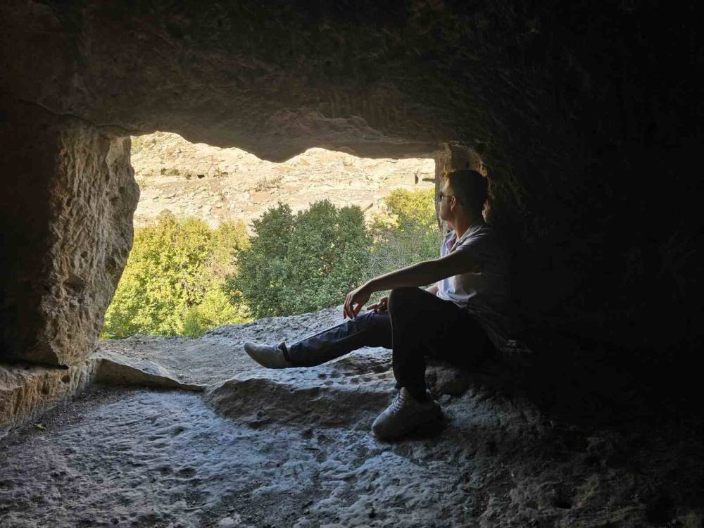 Şırnak'ın Gabar Dağı’nda Saklı Cennet: "7 Katlı Apartman Mağarası"