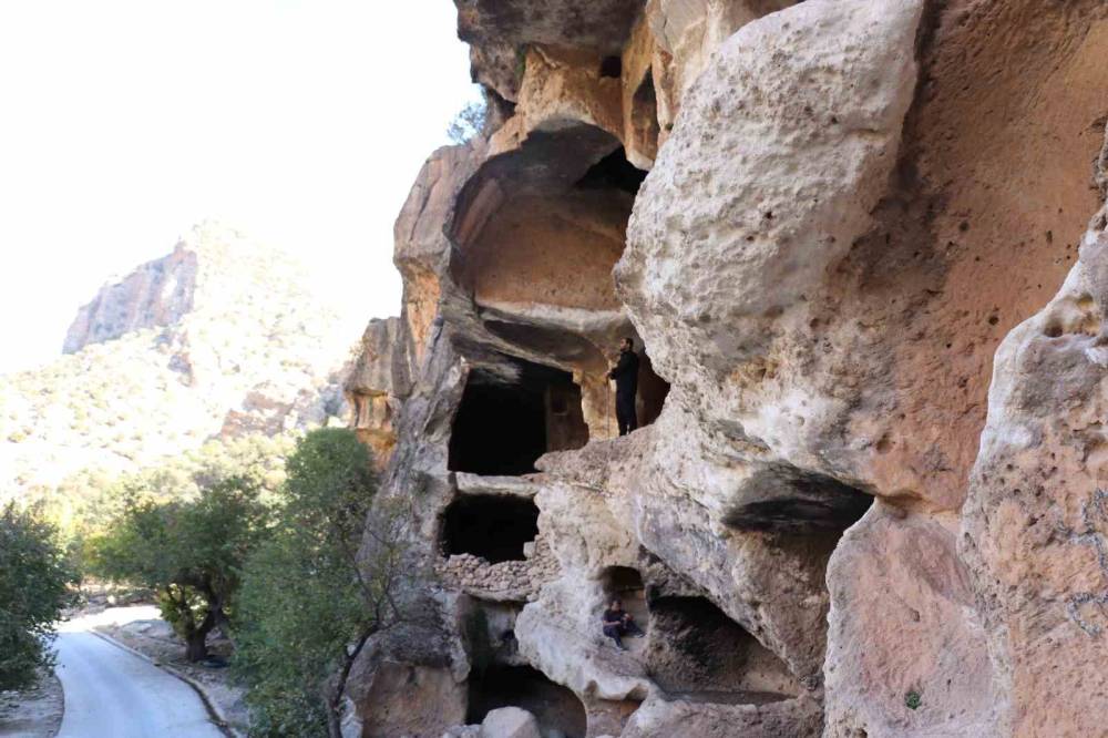 Şırnak'ın Gabar Dağı’nda Saklı Cennet: "7 Katlı Apartman Mağarası"