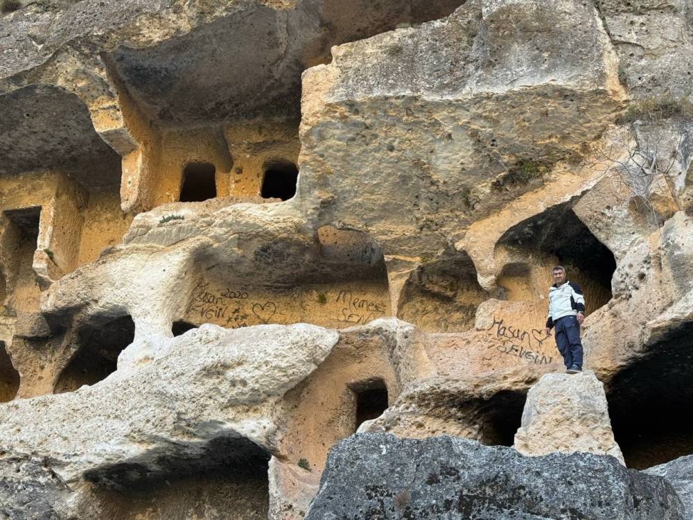 Şırnak'ın Gabar Dağı’nda Saklı Cennet: "7 Katlı Apartman Mağarası"